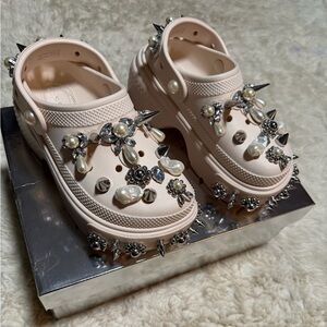 NWT SIMONE ROCHA X CROCS Embellished Spoke Stomp Clogs in Dew - Size 6